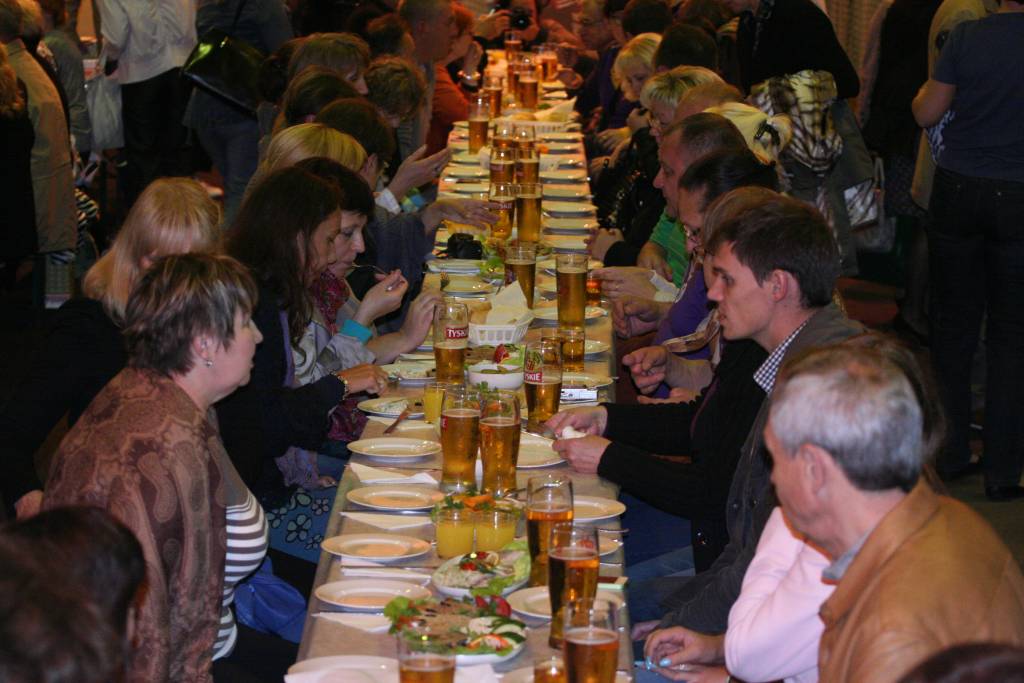 Usiedli razem przy wspólnym stole