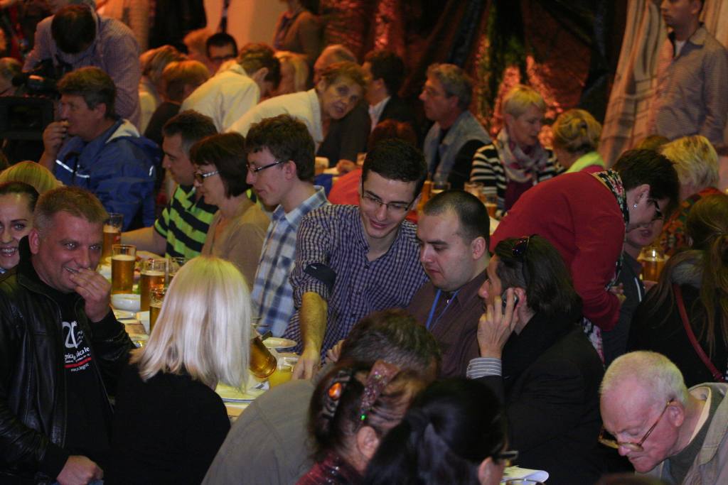 Usiedli razem przy wspólnym stole