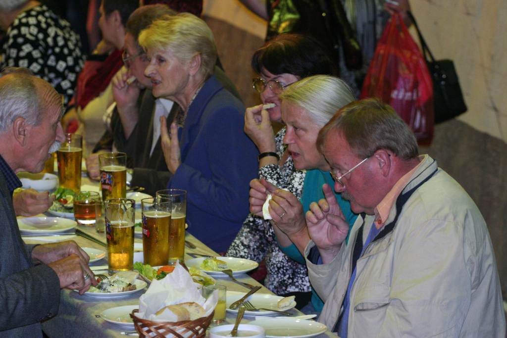 Usiedli razem przy wspólnym stole