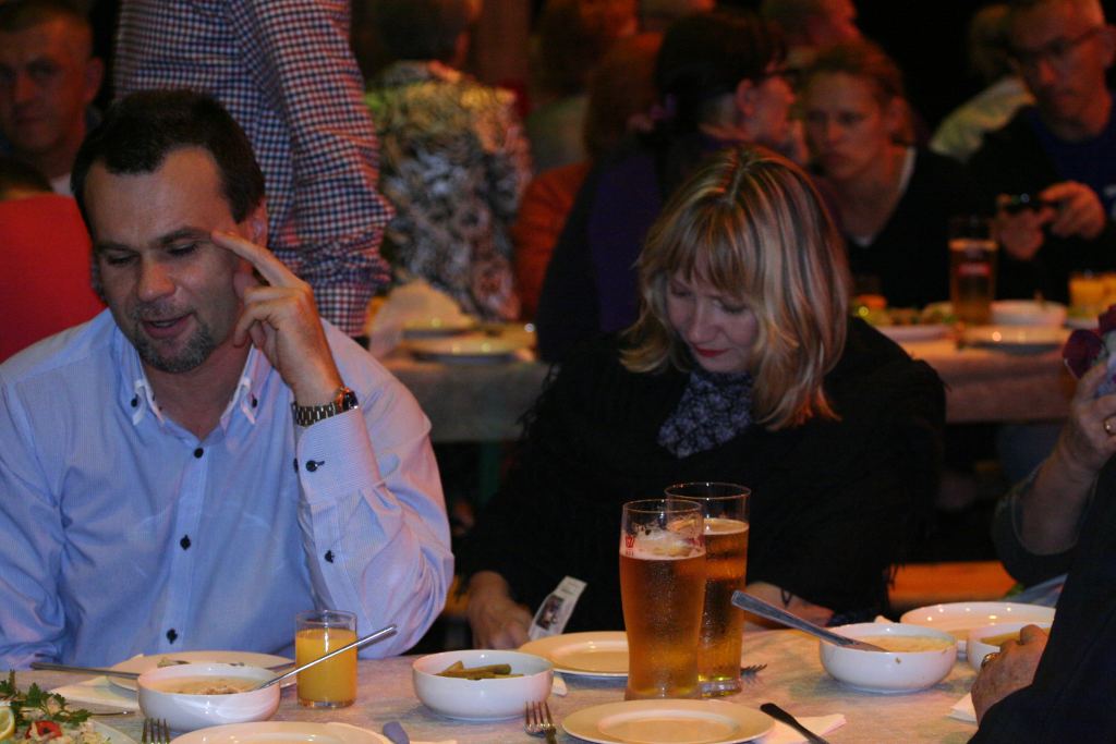 Usiedli razem przy wspólnym stole