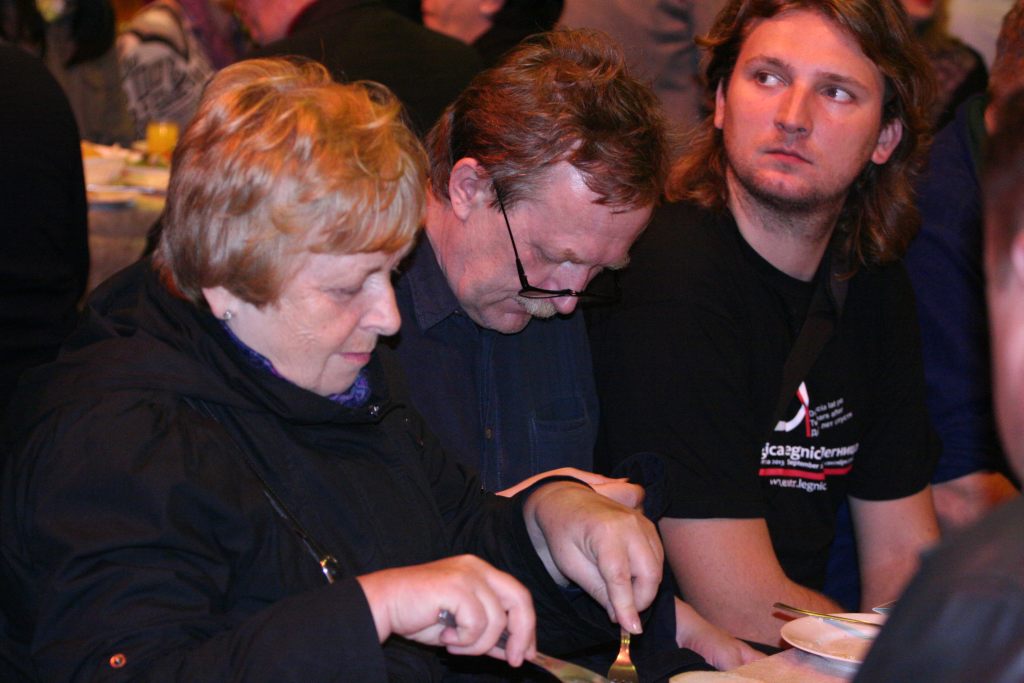 Usiedli razem przy wspólnym stole