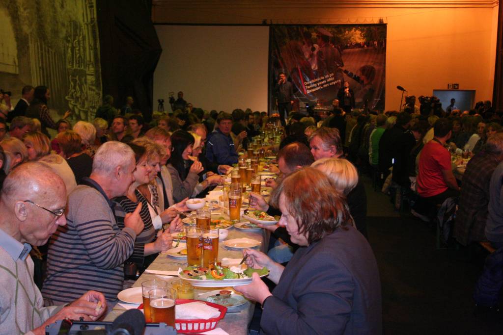 Usiedli razem przy wspólnym stole