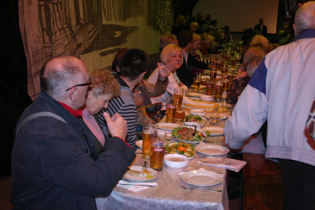 Usiedli razem przy wspólnym stole