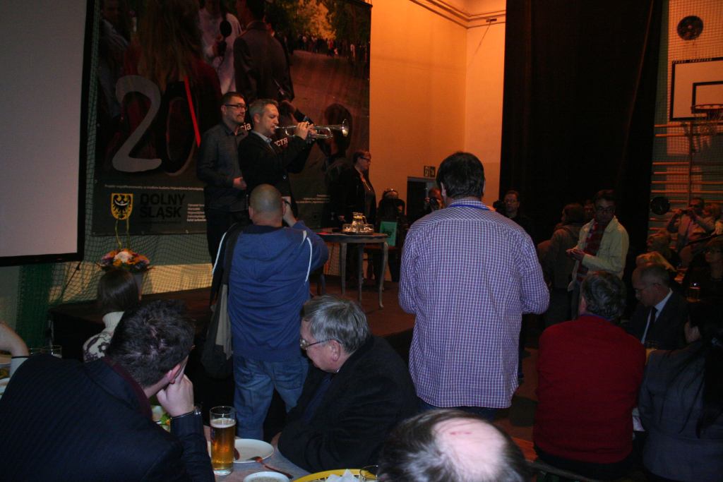 Usiedli razem przy wspólnym stole