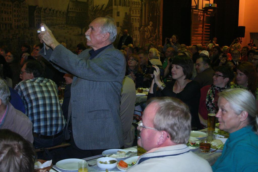 Usiedli razem przy wspólnym stole