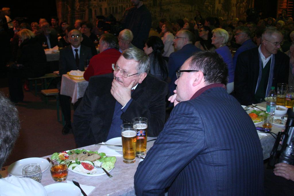 Usiedli razem przy wspólnym stole