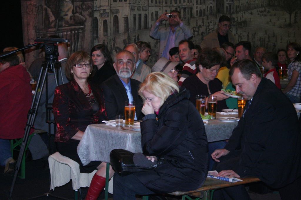 Usiedli razem przy wspólnym stole