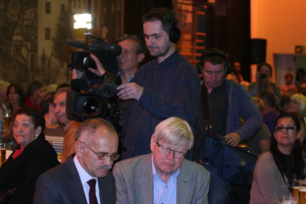 Usiedli razem przy wspólnym stole