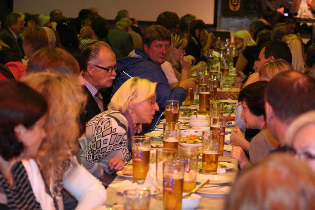 Usiedli razem przy wspólnym stole