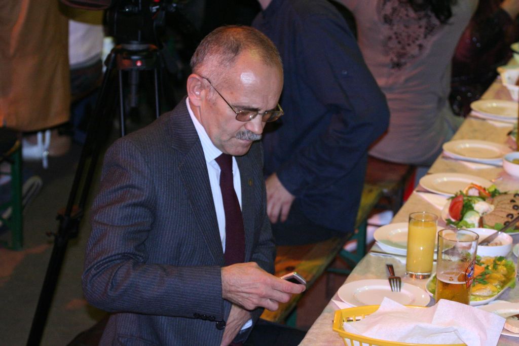 Usiedli razem przy wspólnym stole