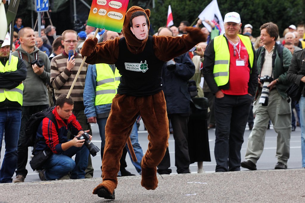 Ponad 100 tysięcy manifestantów w Warszawie