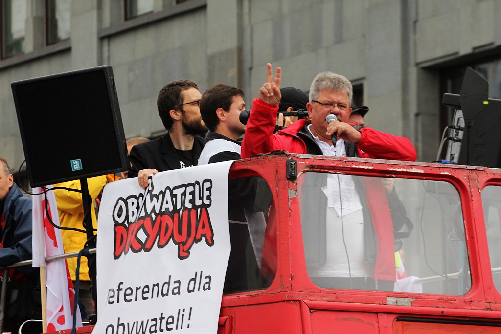 Ponad 100 tysięcy manifestantów w Warszawie