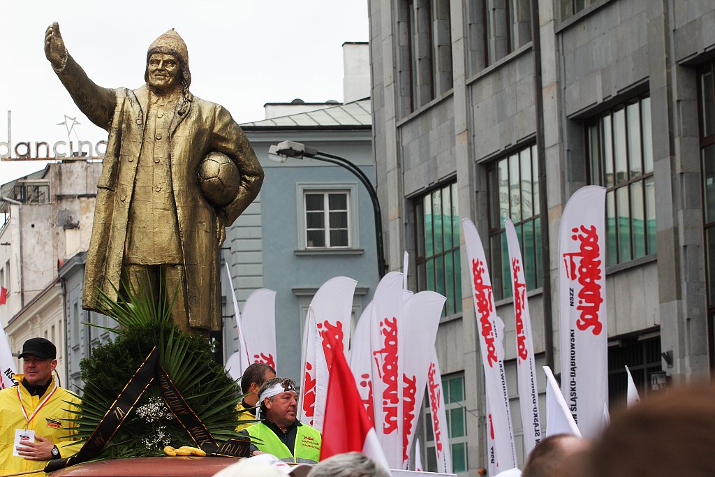 Ponad 100 tysięcy manifestantów w Warszawie