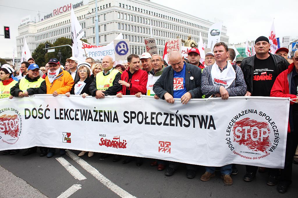 Ponad 100 tysięcy manifestantów w Warszawie
