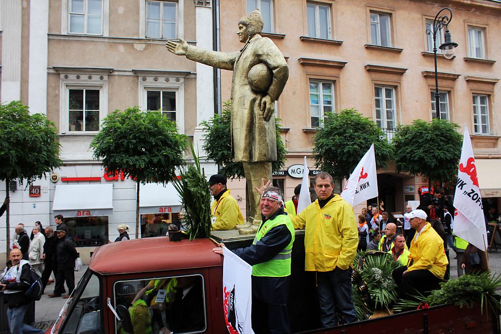 Ponad 100 tysięcy manifestantów w Warszawie