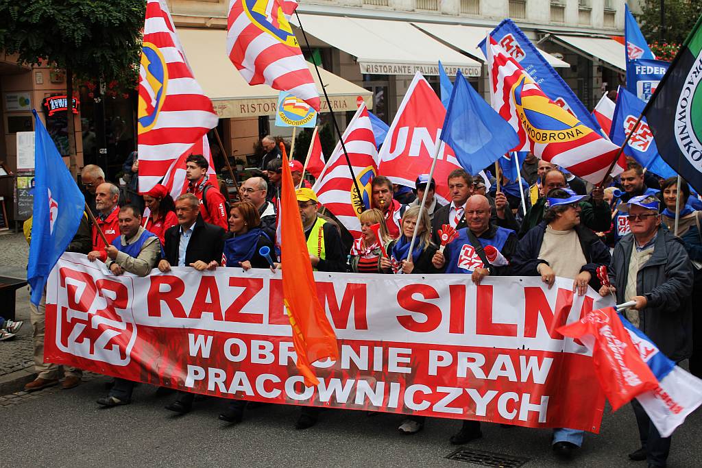 Ponad 100 tysięcy manifestantów w Warszawie