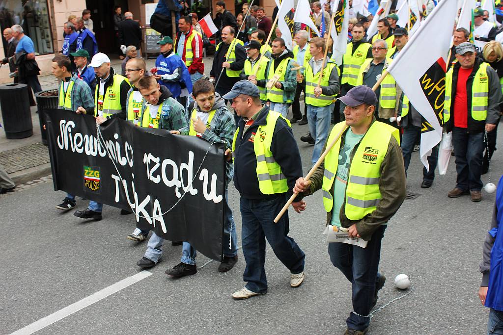 Ponad 100 tysięcy manifestantów w Warszawie