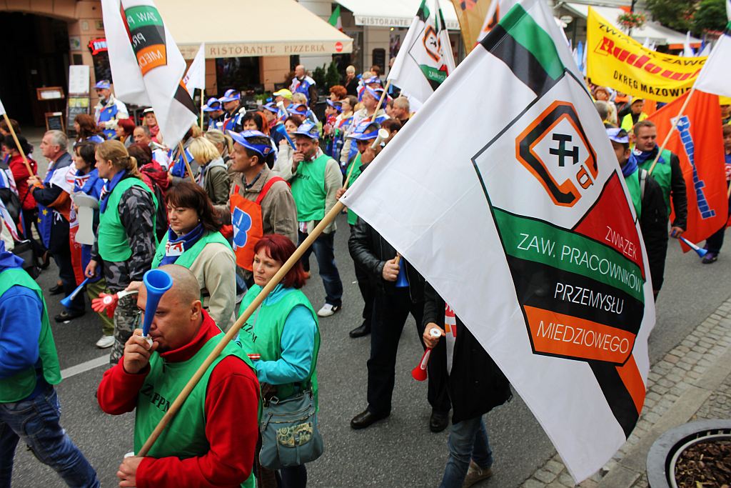 Ponad 100 tysięcy manifestantów w Warszawie