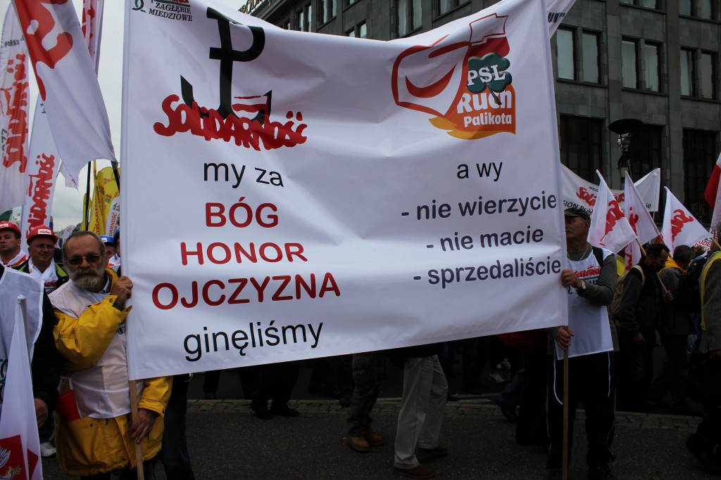 Ponad 100 tysięcy manifestantów w Warszawie