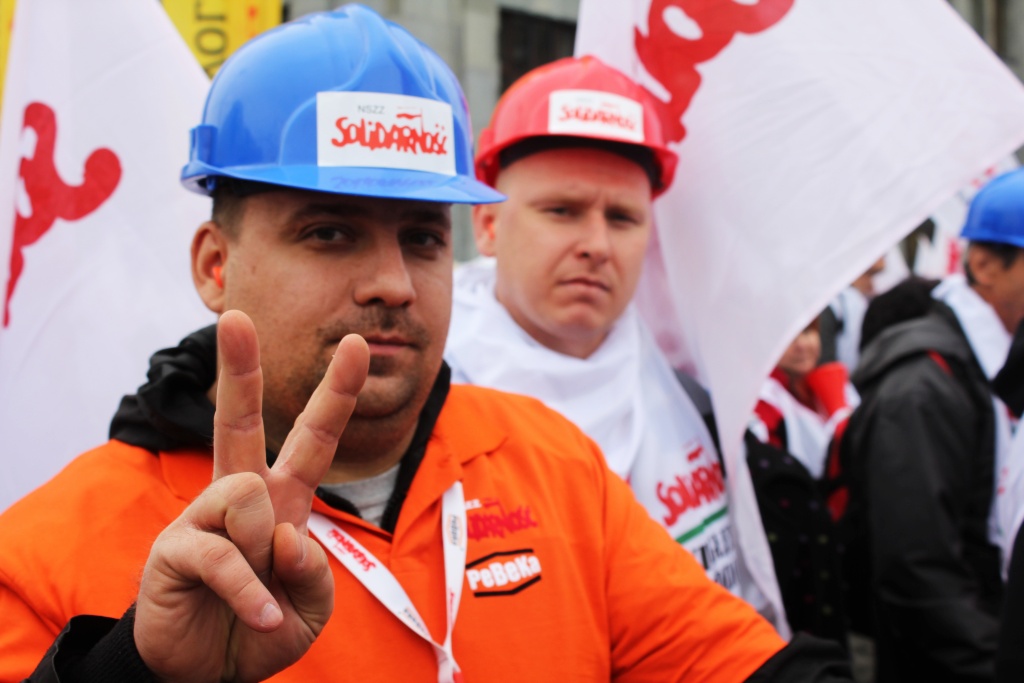 Ponad 100 tysięcy manifestantów w Warszawie