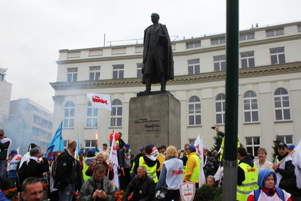 Ponad 100 tysięcy manifestantów w Warszawie