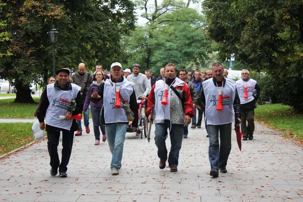 Ponad 100 tysięcy manifestantów w Warszawie