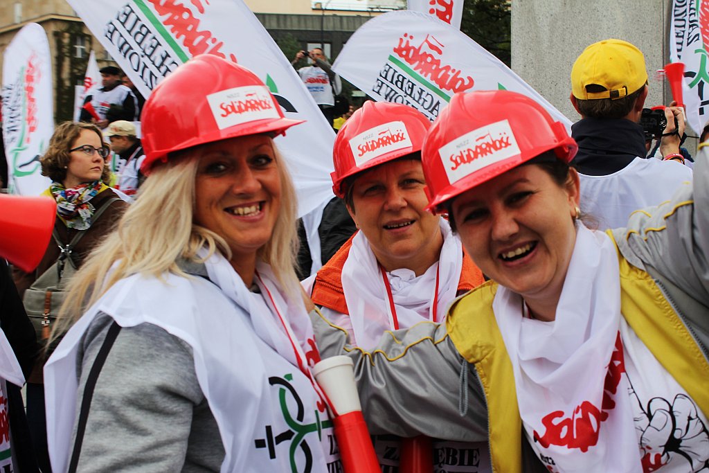 Ponad 100 tysięcy manifestantów w Warszawie