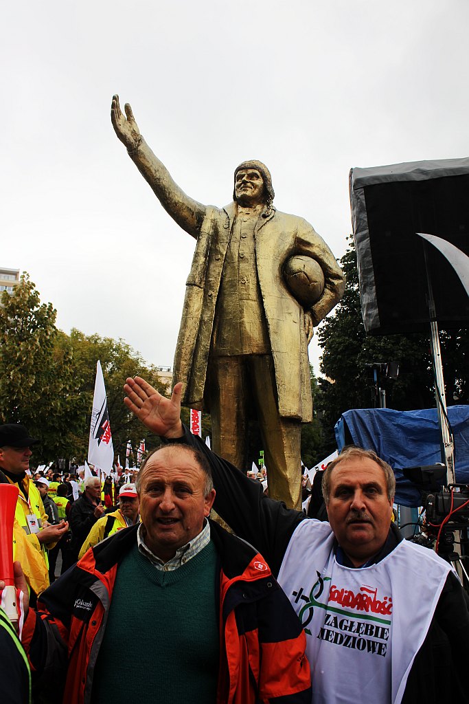 Ponad 100 tysięcy manifestantów w Warszawie