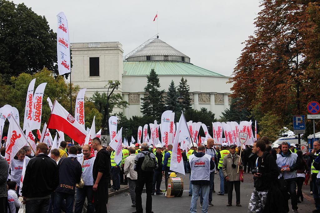 Ponad 100 tysięcy manifestantów w Warszawie