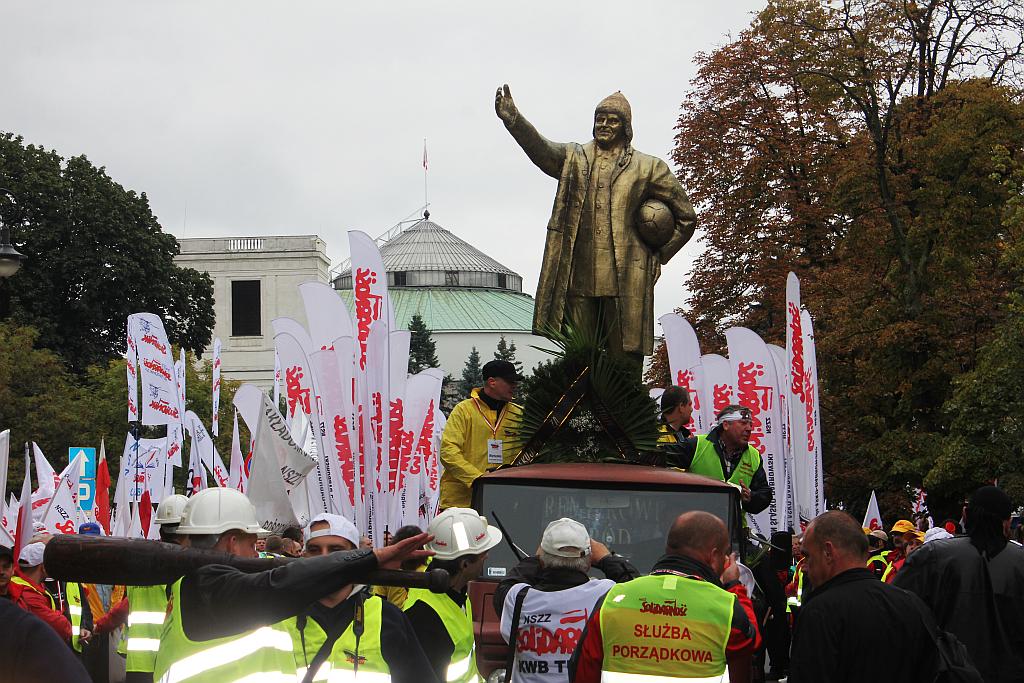 Ponad 100 tysięcy manifestantów w Warszawie