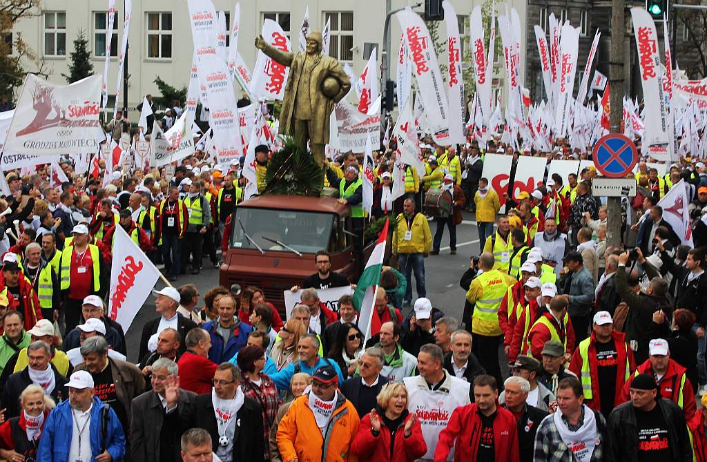 Ponad 100 tysięcy manifestantów w Warszawie