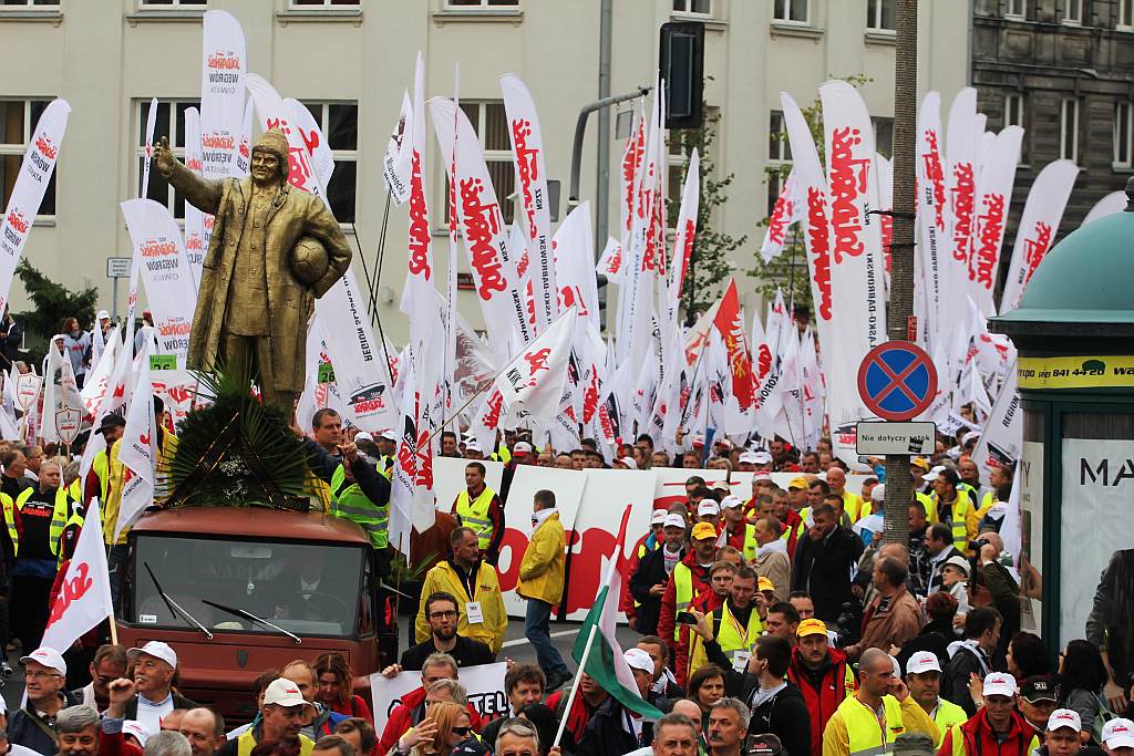 Ponad 100 tysięcy manifestantów w Warszawie