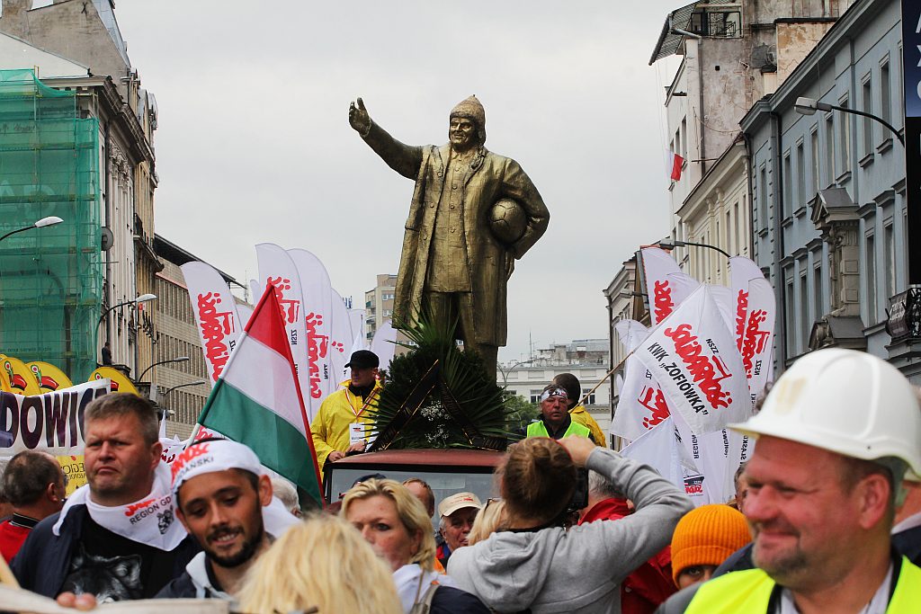 Ponad 100 tysięcy manifestantów w Warszawie