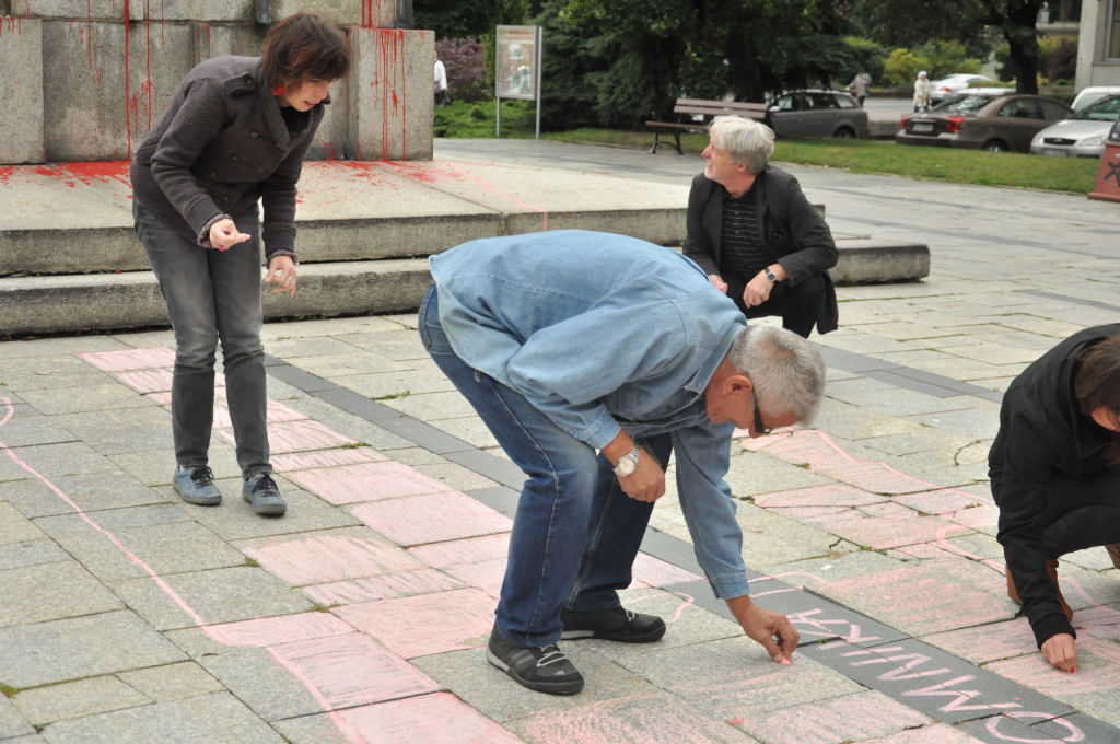 Galeria Sztuki odrysowała cień pomnika
