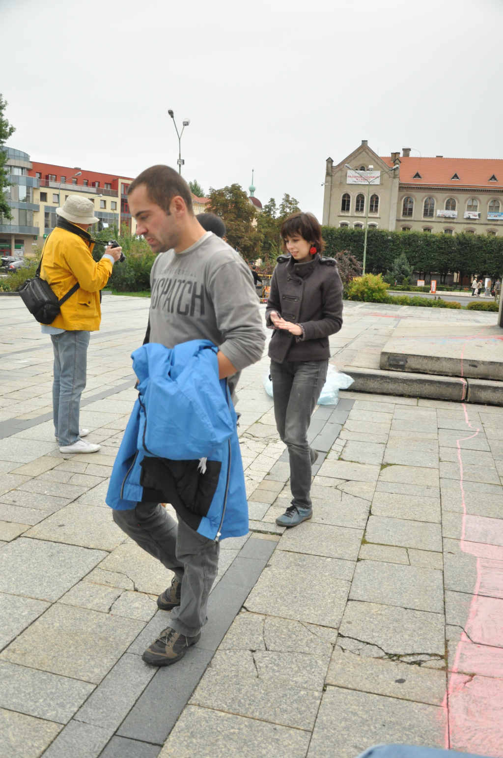 Galeria Sztuki odrysowała cień pomnika