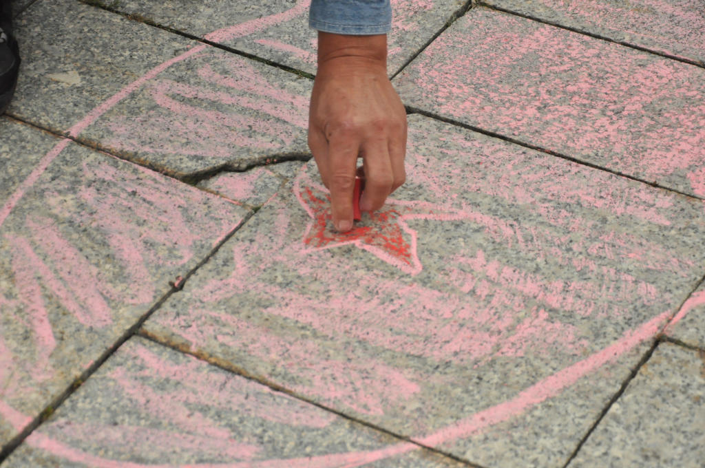 Galeria Sztuki odrysowała cień pomnika