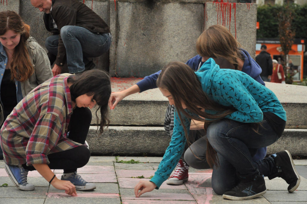 Galeria Sztuki odrysowała cień pomnika