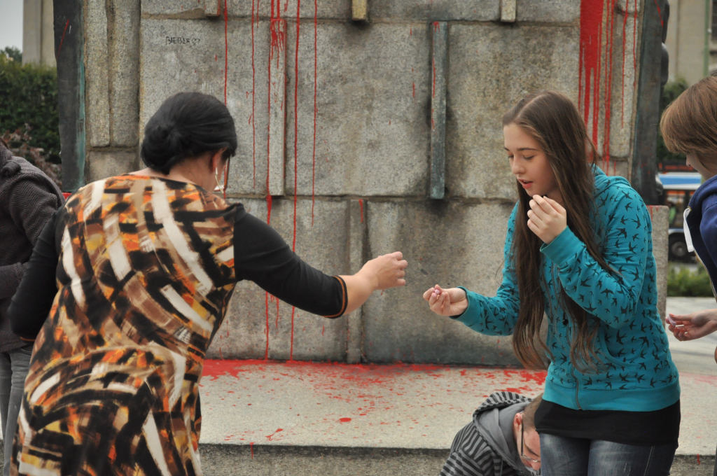 Galeria Sztuki odrysowała cień pomnika