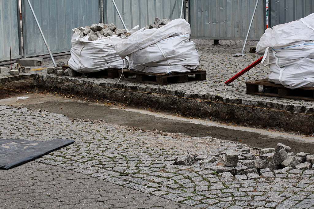 Montaż pamiątkowej tablicy Huty Miedzi