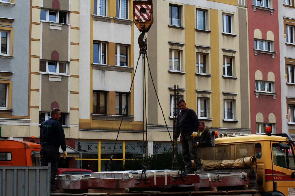 Montaż pamiątkowej tablicy Huty Miedzi