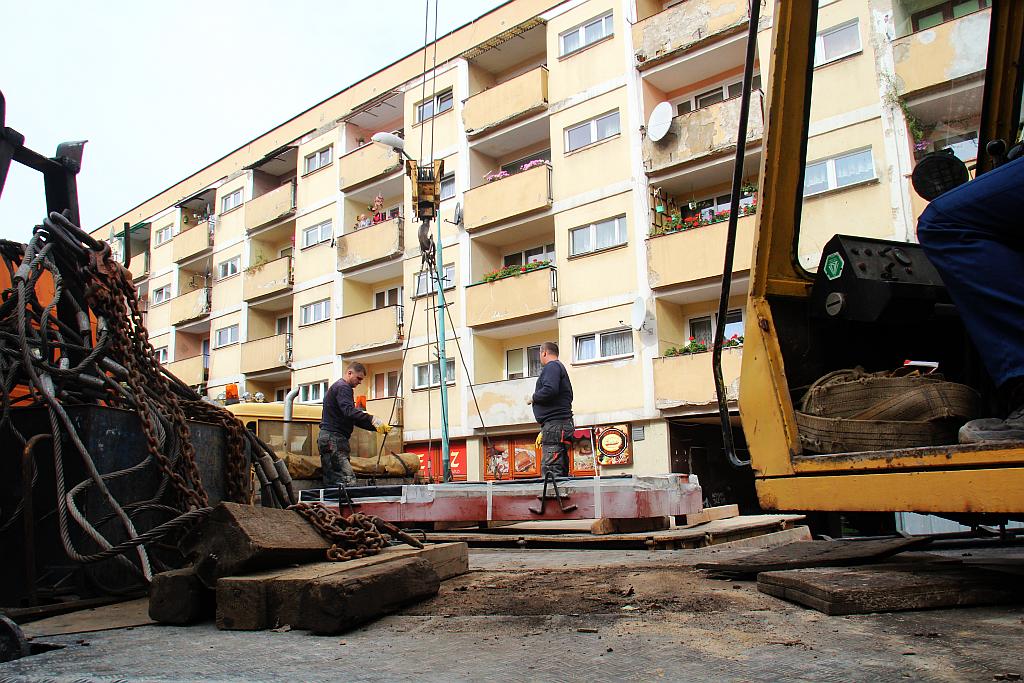 Montaż pamiątkowej tablicy Huty Miedzi
