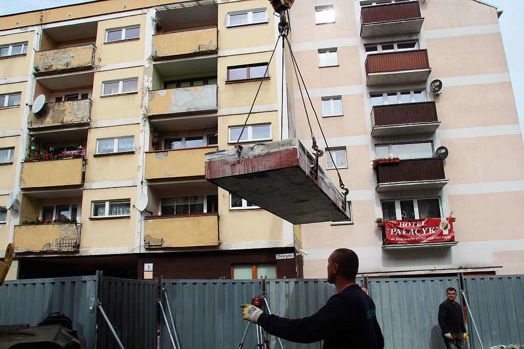 Montaż pamiątkowej tablicy Huty Miedzi