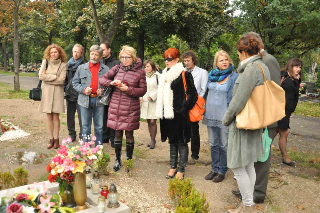 Złożyli kwiaty na grobie Lidii Nowikowej
