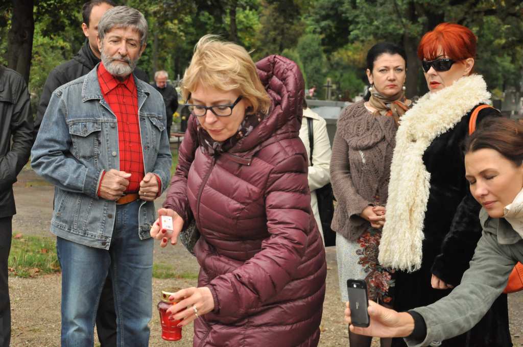 Złożyli kwiaty na grobie Lidii Nowikowej