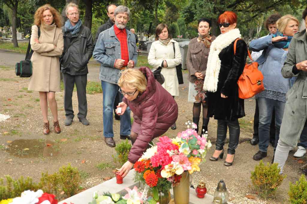 Złożyli kwiaty na grobie Lidii Nowikowej