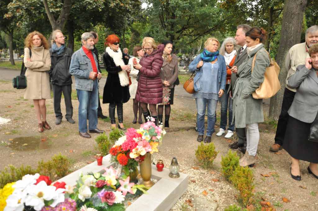 Złożyli kwiaty na grobie Lidii Nowikowej