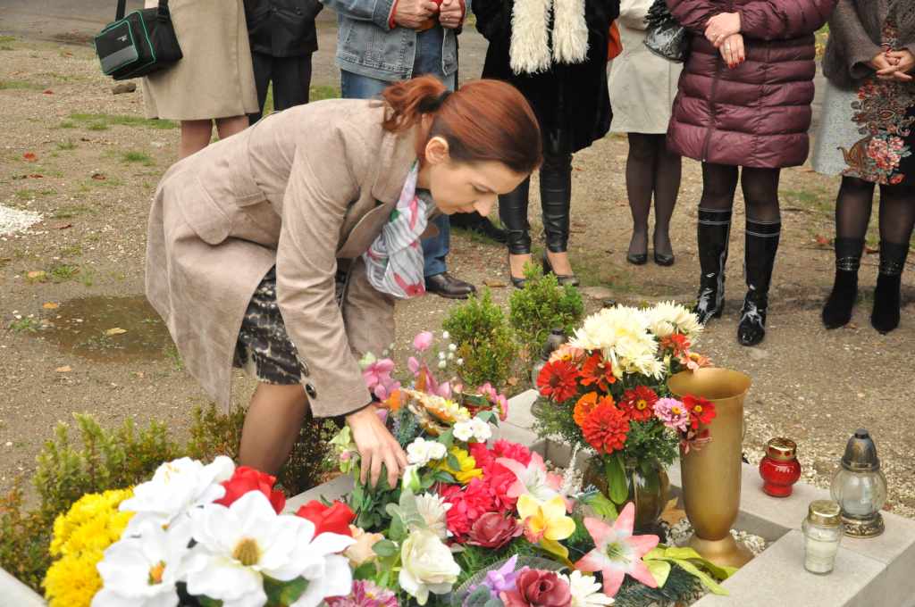 Złożyli kwiaty na grobie Lidii Nowikowej