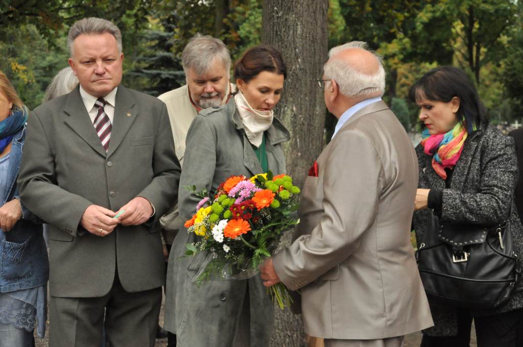 Złożyli kwiaty na grobie Lidii Nowikowej