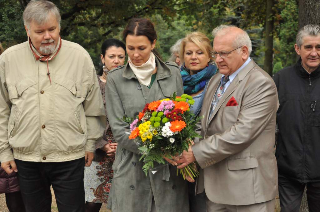 Złożyli kwiaty na grobie Lidii Nowikowej