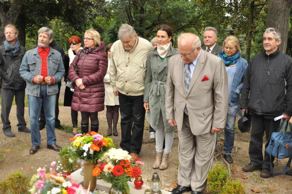 Złożyli kwiaty na grobie Lidii Nowikowej